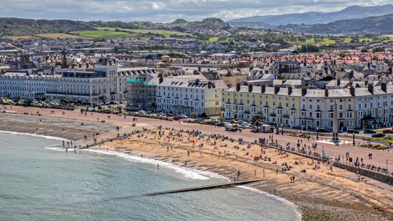 White Court Llandudno Exterior foto